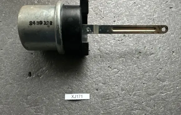 Jeep Cherokee XJ Vacuum valve 4864996