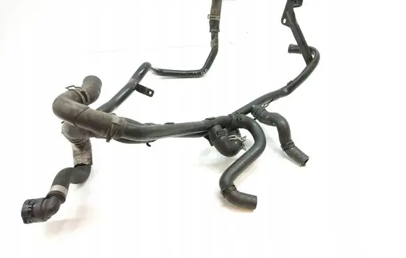 Volkswagen PASSAT B8 Engine coolant pipe/hose 