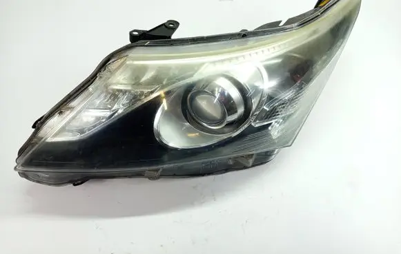 Toyota Avensis T270 Headlight/headlamp 10100-17688