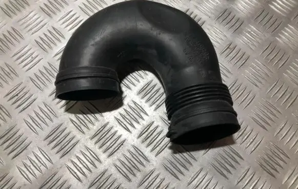 Audi A3 S3 8P Air intake hose/pipe 1k0129618