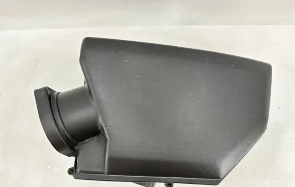 Volkswagen Touareg II Air filter box 30792196