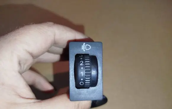 Toyota Avensis T220 Headlight level height control switch 