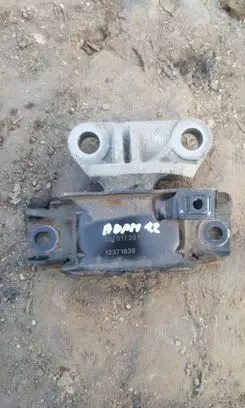 Opel Adam Engine mount bracket 13371838