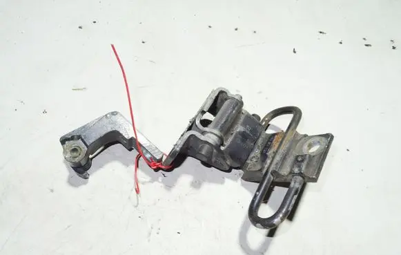 Audi A6 S6 C6 4F Front door lower hinge 8E0831411B