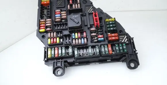 BMW 5 F10 F11 Fuse module 9234423 1670498