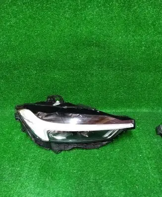 Volvo XC60 Headlight/headlamp 32337375
