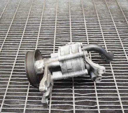 BMW 5 E60 E61 Power steering pump 6777406 6776834