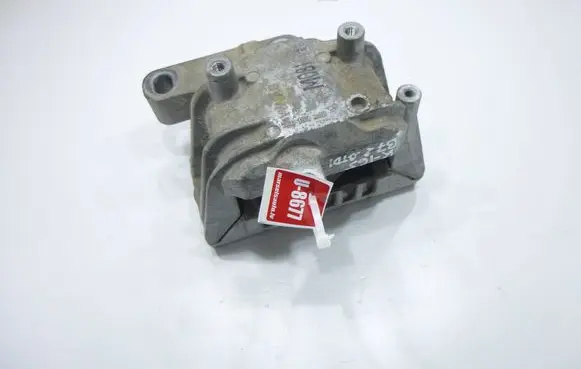 Volkswagen PASSAT B7 Engine mount bracket 1K0199262CR