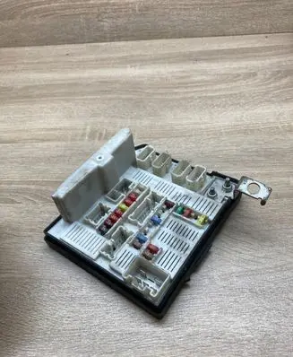 Renault Megane II Fuse module 8200481866