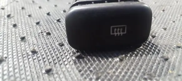 KIA Clarus Windscreen/window heater switch
