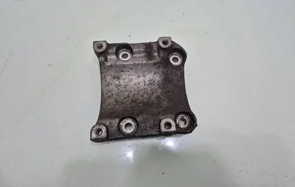 Honda CR-V A/C compressor mount bracket 