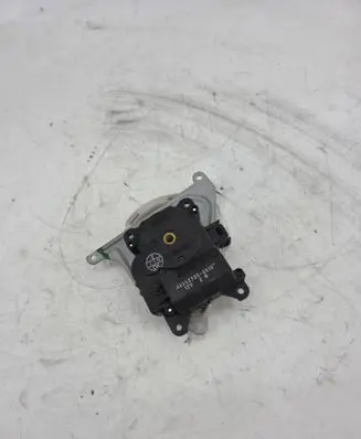 Toyota Avensis T250 Air flap motor/actuator AE0637008610