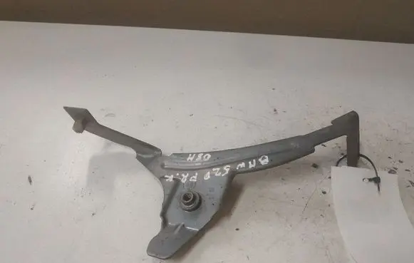 BMW 5 E60 E61 Fender mounting bracket 112673