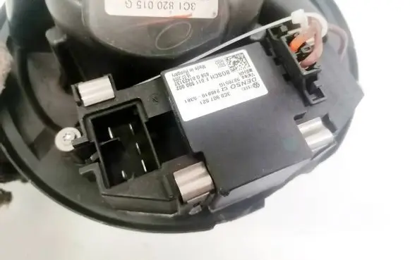 Volkswagen PASSAT B6 Heater blower motor/fan resistor 3C0907521 2468105381