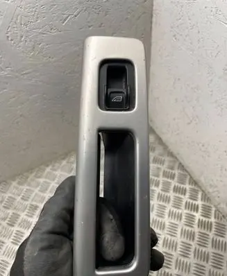 Volvo V50 Electric window control switch 8663819