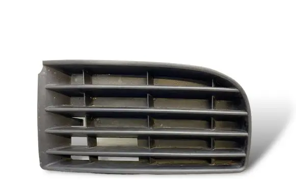 Volkswagen Golf V Front bumper lower grill