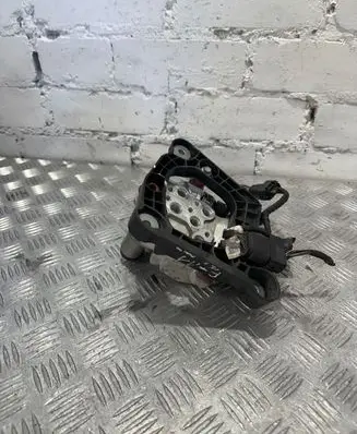 BMW 5 F10 F11 Air suspension compressor 10641010