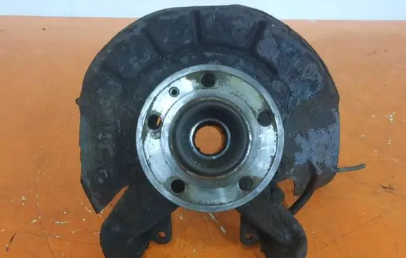 Skoda Fabia Mk2 (5J) Front wheel hub spindle knuckle