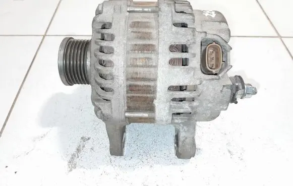 Nissan Juke I F15 Generator/alternator 231001KM1B