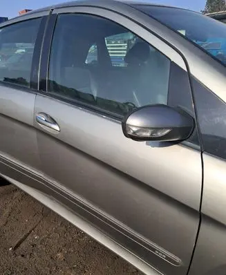 Mercedes-Benz B W245 Front door 
