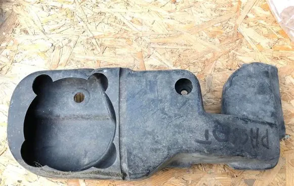 Volkswagen PASSAT B3 Air intake duct part 357805961E