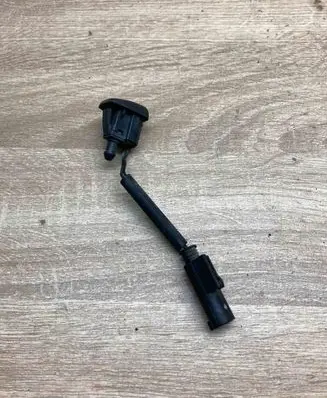 BMW 5 E60 E61 Windshield washer spray nozzle 7132969