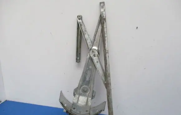 Honda Odyssey Front door window regulator with motor