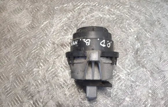Engine mount bracket