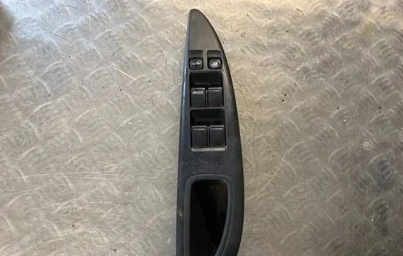 Nissan Primera Electric window control switch 25401AV640