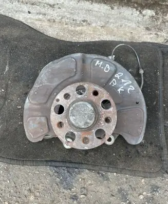 Mercedes-Benz E W212 Front wheel hub spindle knuckle A2124201144