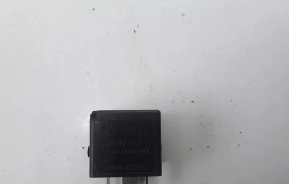 Volkswagen Golf VI Other relay 4H0951253A V23136B0006X080