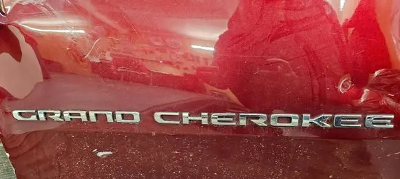 Jeep Grand Cherokee WL Front door emblem/model letters