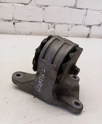 Mitsubishi Grandis Gearbox mounting bracket 