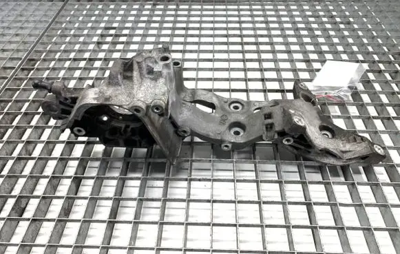 Volkswagen Golf VII Generator/alternator bracket 