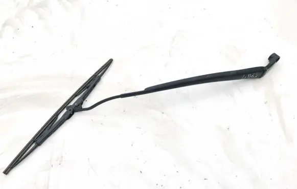 Toyota RAV 4 (XA30) Front wiper blade arm