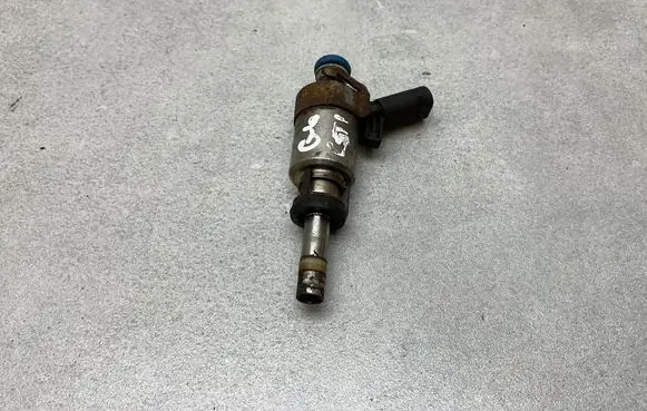 Volkswagen Golf VI Fuel injector 06H906036G