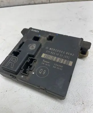 Mercedes-Benz E W211 Door control unit/module 2118201626 356806 SW39702
