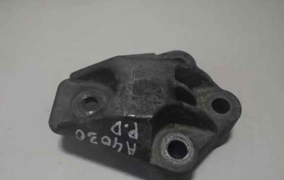 Opel Vectra B Engine mounting bracket gm90538041 24495013a