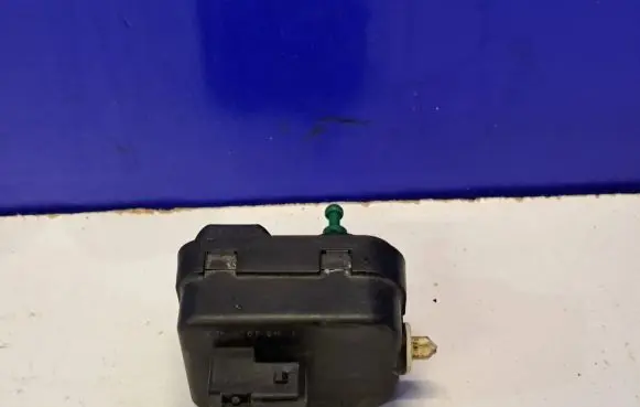 Volvo S80 Headlight level adjustment motor 9178539