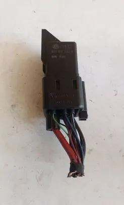 Volkswagen Phaeton Glow plug pre-heat relay 4E0907282B