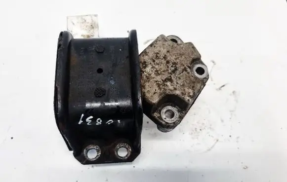 Citroen C4 I Engine mount bracket 9636270080