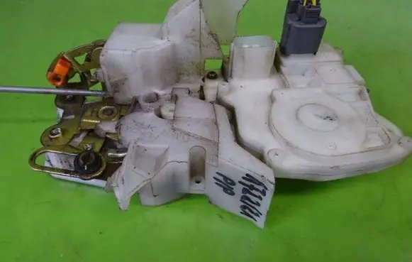 Honda Stream Front door lock
