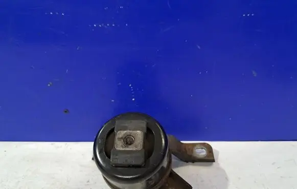 Engine mount bracket