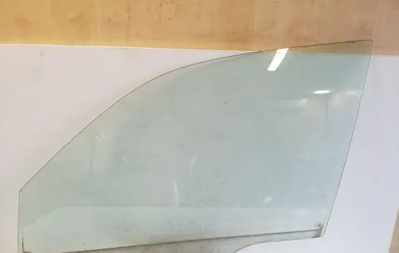 Suzuki Grand Vitara II Front door window glass four-door E643R00033