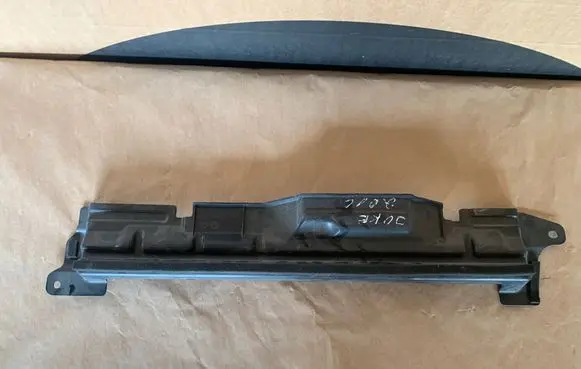 Nissan Juke I F15 Radiator trim 62820BA60A