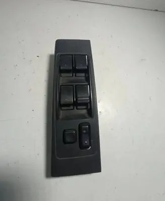 Toyota Corolla Verso AR10 Electric window control switch 848200F030 37073C2824