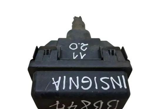 Opel Insignia A Relay mounting block 13265980