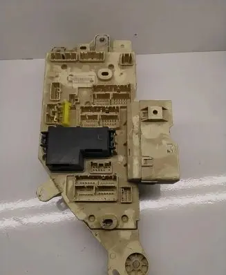 Toyota Land Cruiser (J100) Fuse module 60060