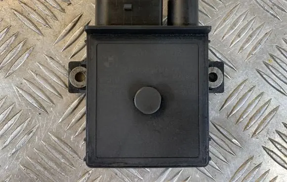 BMW 5 E60 E61 Glow plug pre-heat relay 7801201 0522140101