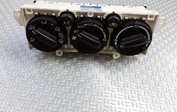Toyota Avensis T220 Climate control unit 5590005091